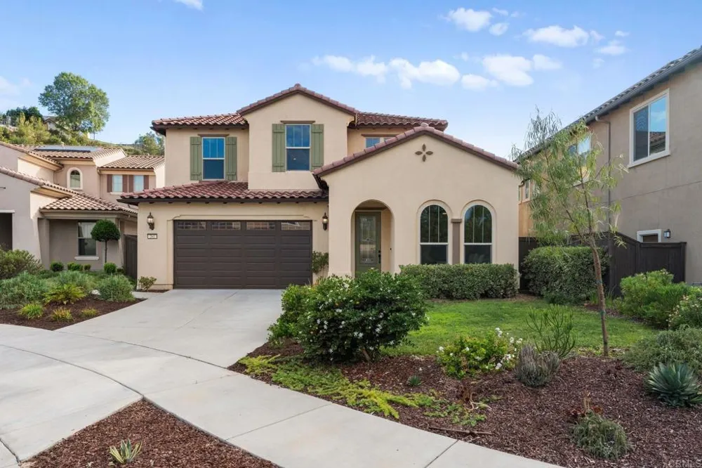 261 Flores Lane Vista, CA 92083