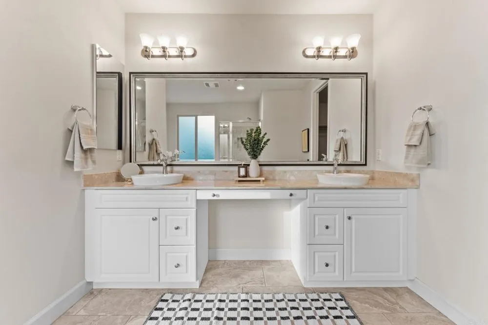 261 Flores Lane Vista, CA 92083