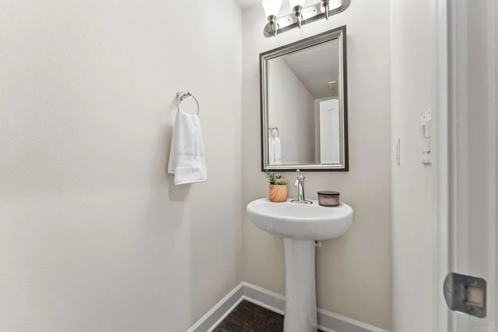261 Flores Lane Vista, CA 92083