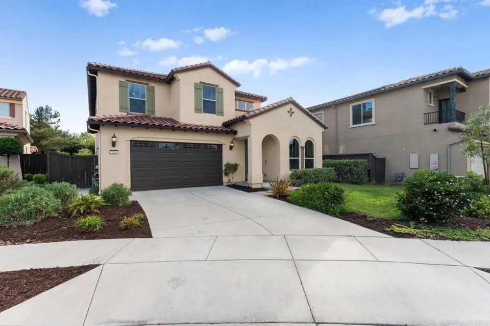 261 Flores Lane Vista, CA 92083