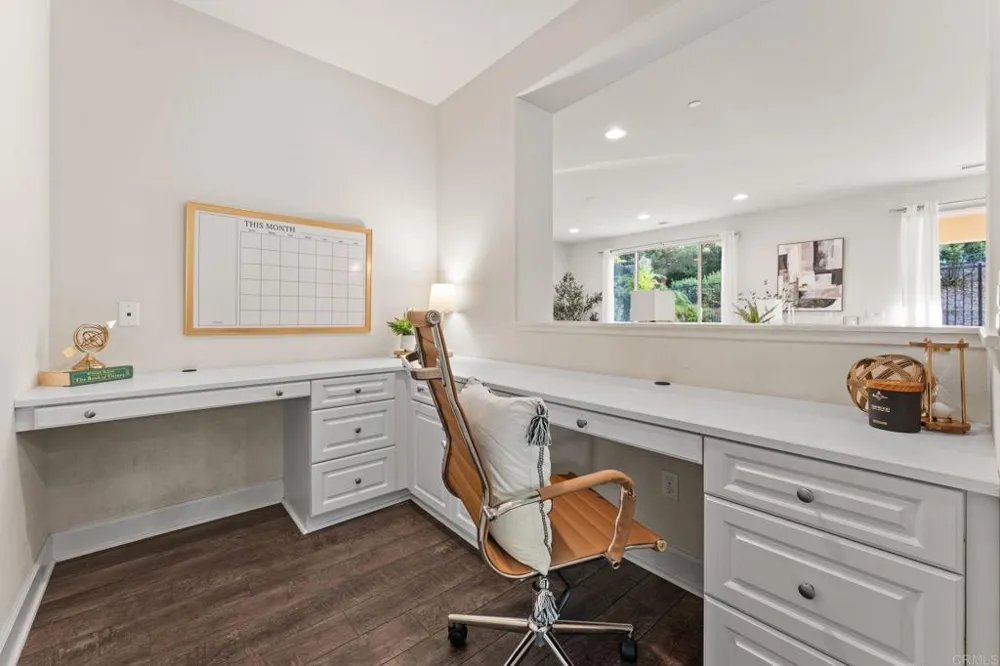 261 Flores Lane Vista, CA 92083