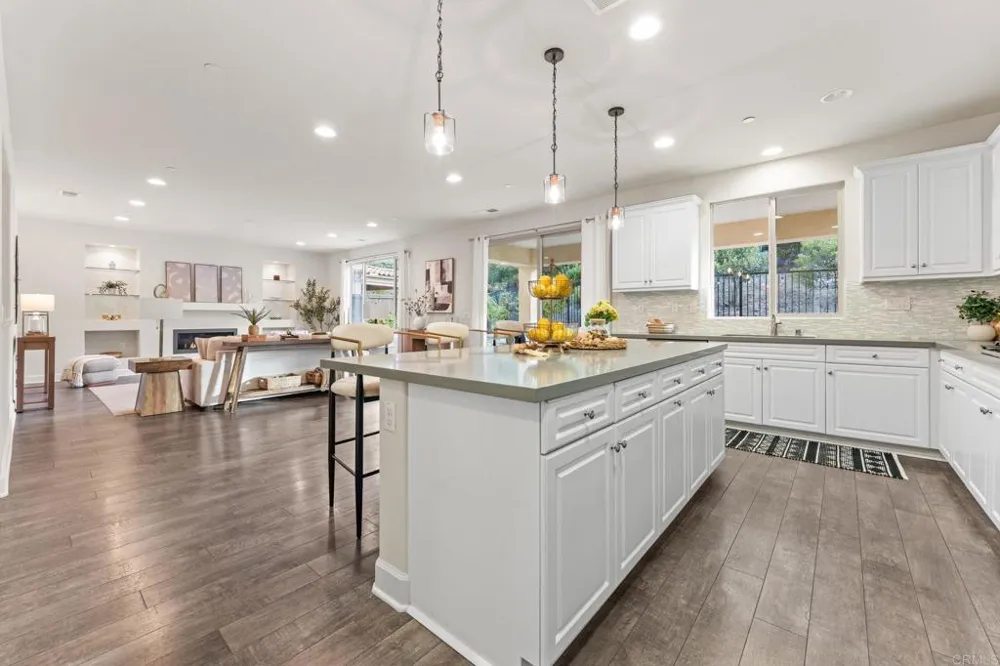 261 Flores Lane Vista, CA 92083