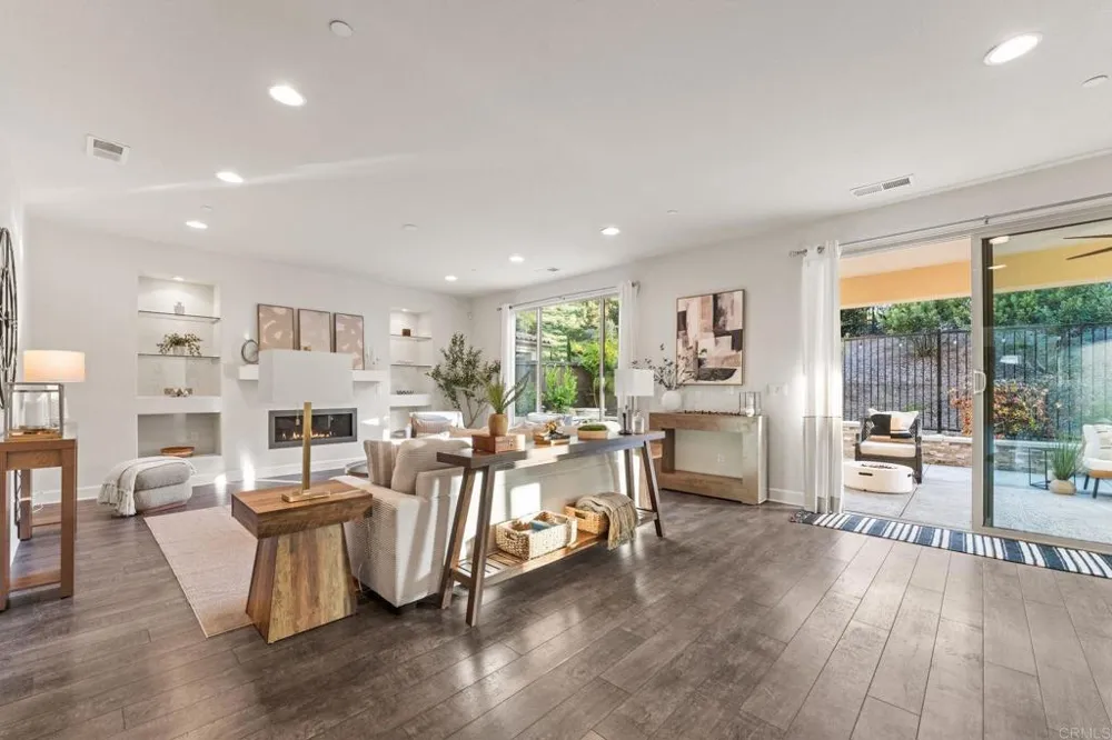 261 Flores Lane Vista, CA 92083