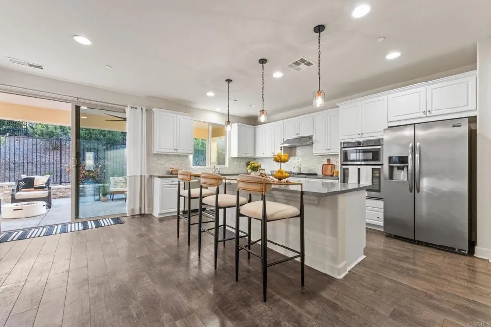 261 Flores Lane Vista, CA 92083