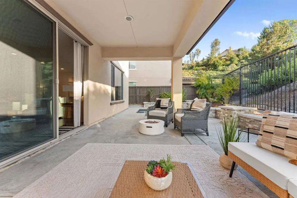 261 Flores Lane Vista, CA 92083