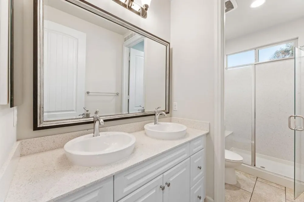 261 Flores Lane Vista, CA 92083