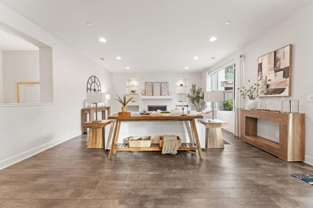 261 Flores Lane Vista, CA 92083