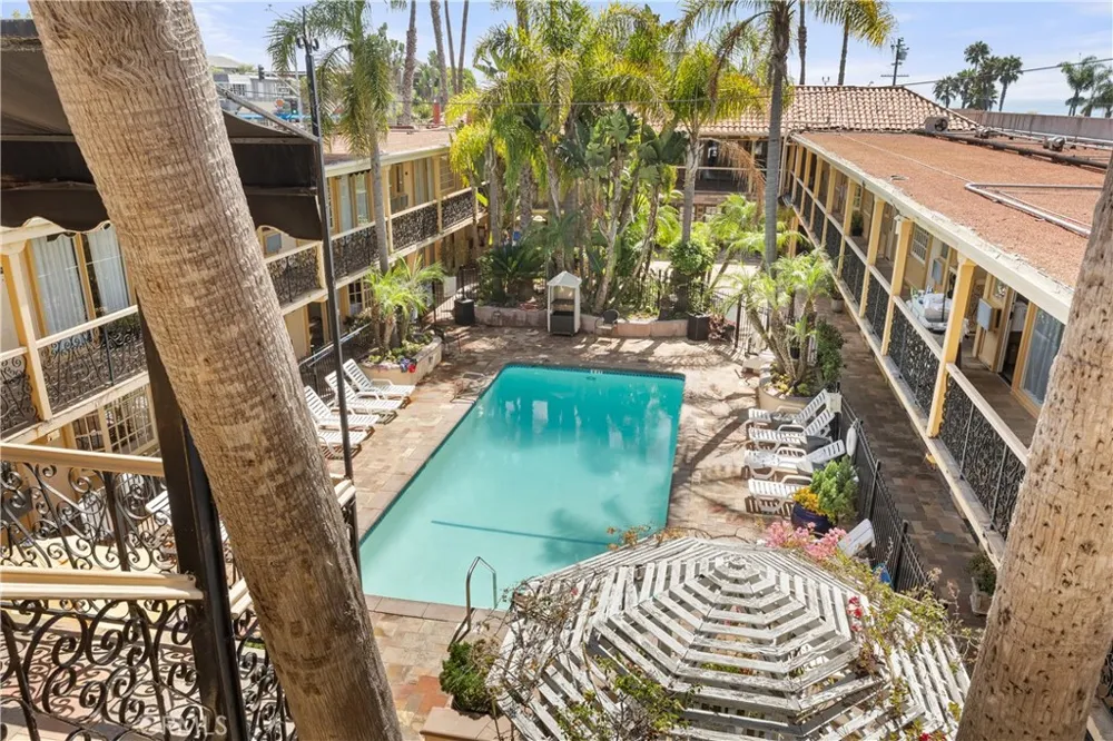 696 S Coast Laguna Beach, CA 92651