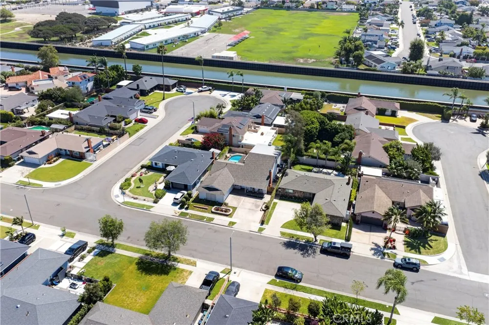 20682 Hopetown Huntington Beach, CA 92646