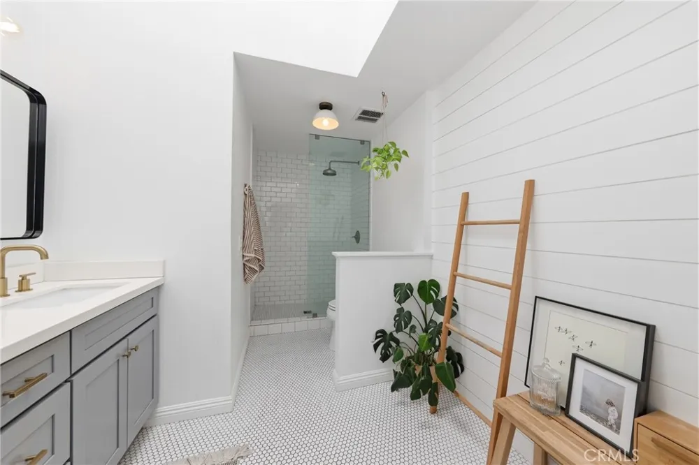 306 Campbell Lane Costa Mesa, CA 92627