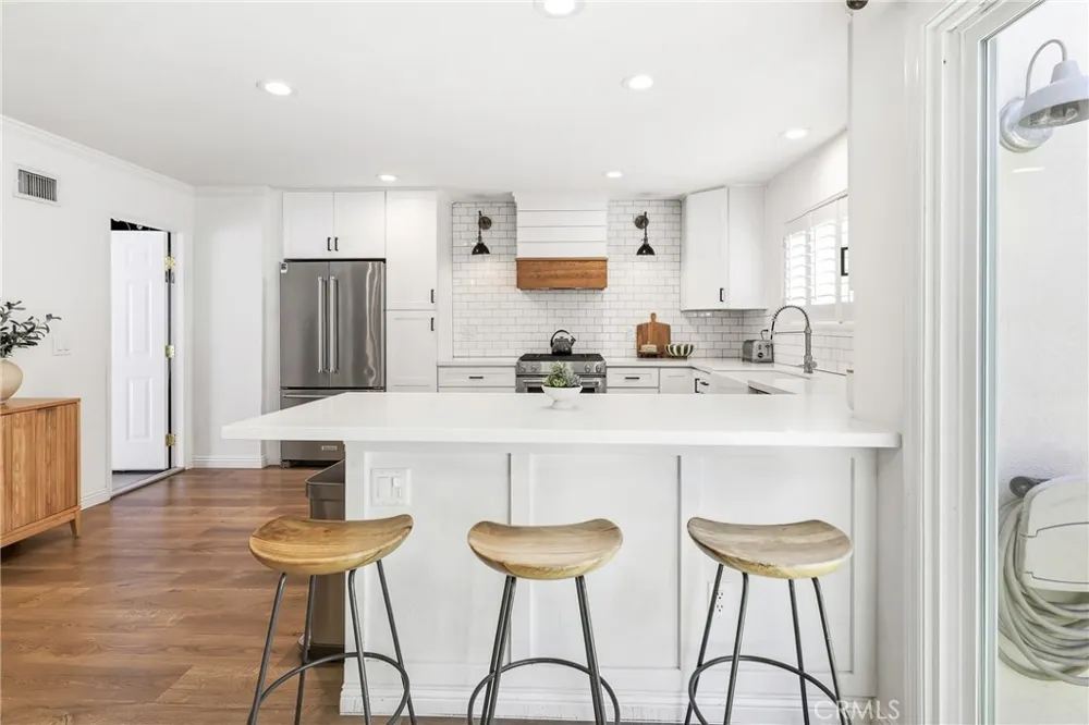 306 Campbell Lane Costa Mesa, CA 92627