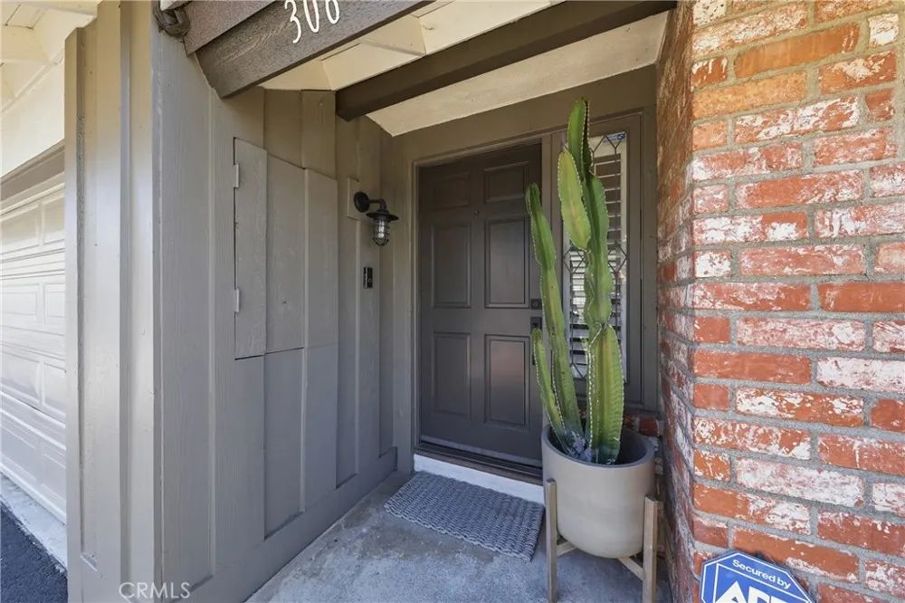 306 Campbell Lane Costa Mesa, CA 92627