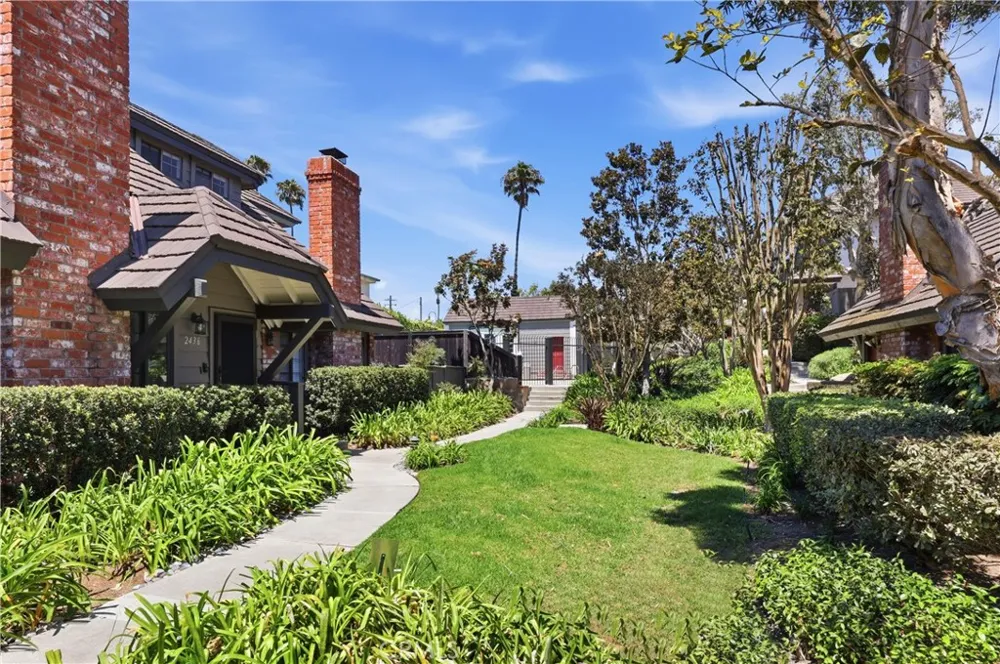 306 Campbell Lane Costa Mesa, CA 92627