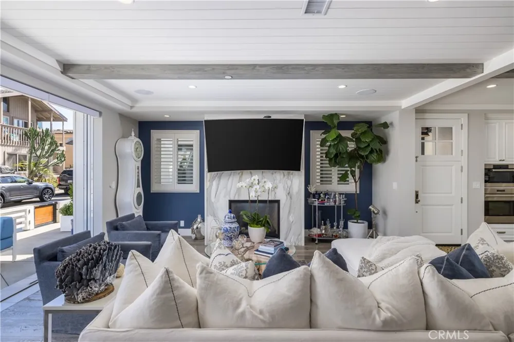 121 41st Newport Beach, CA 92663
