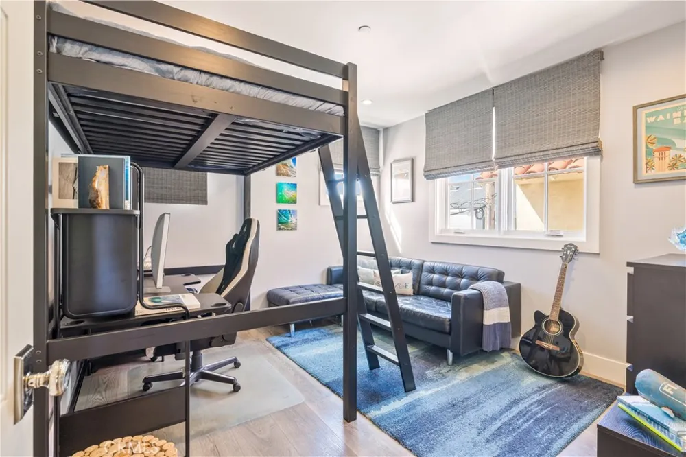 121 41st Newport Beach, CA 92663