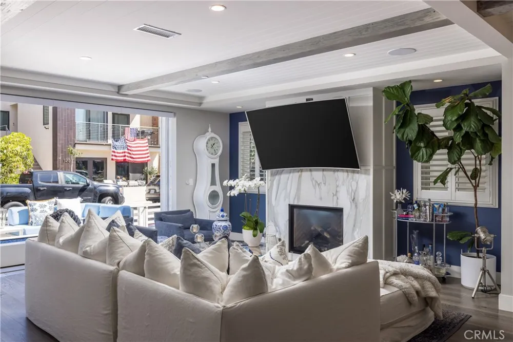 121 41st Newport Beach, CA 92663
