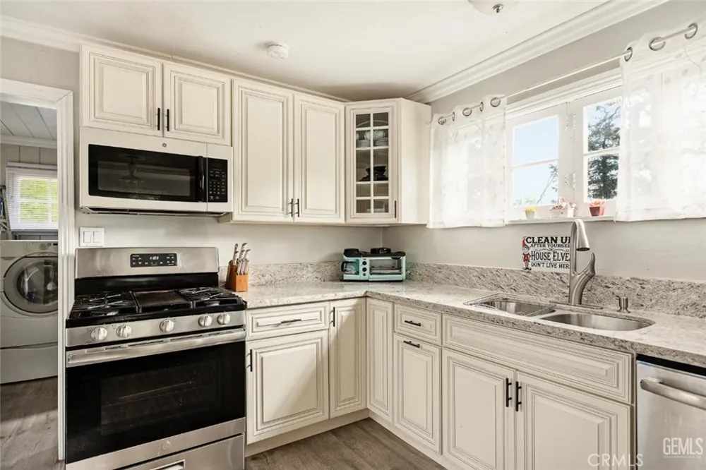 27472 Meadow Dr Crest Park, CA 92326