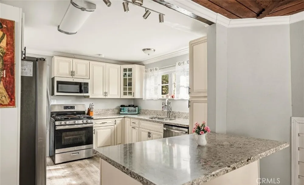 27472 Meadow Dr Crest Park, CA 92326