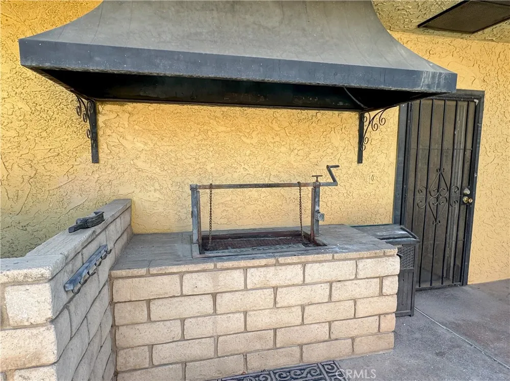 1504 El Toro Bakersfield, CA 93304