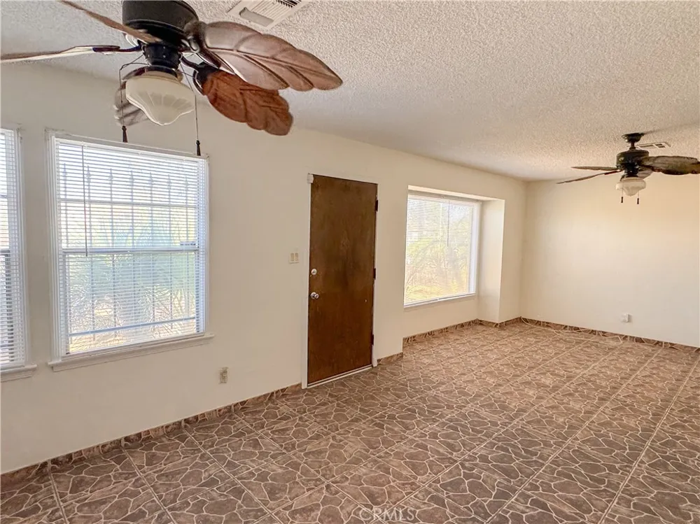 1504 El Toro Bakersfield, CA 93304