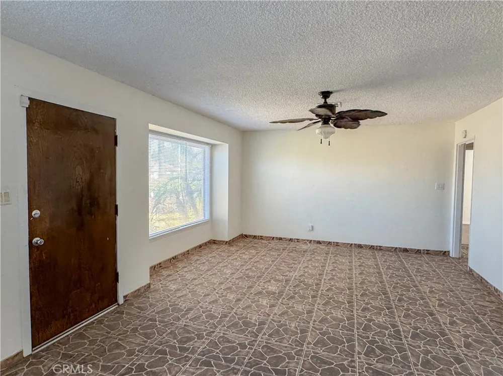 1504 El Toro Bakersfield, CA 93304