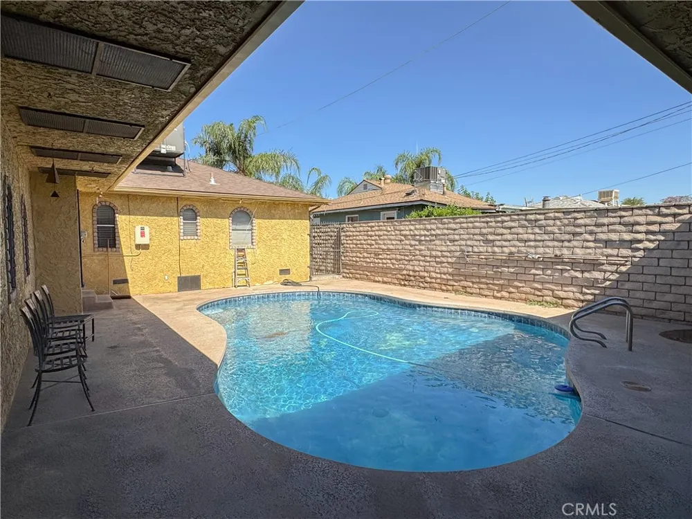 1504 El Toro Bakersfield, CA 93304