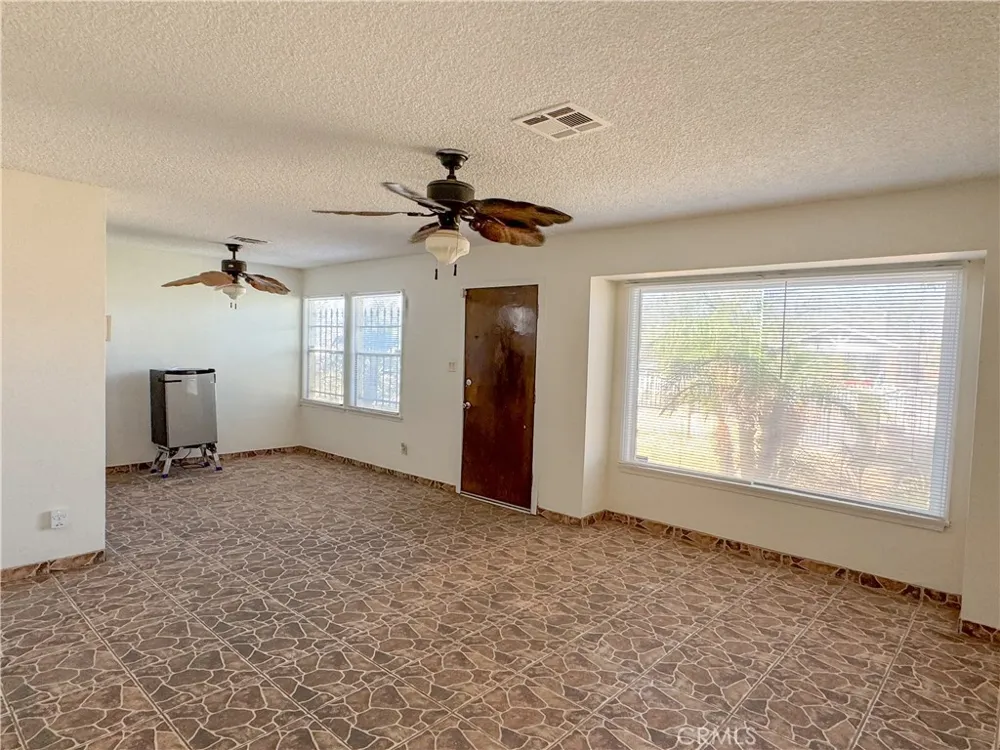 1504 El Toro Bakersfield, CA 93304