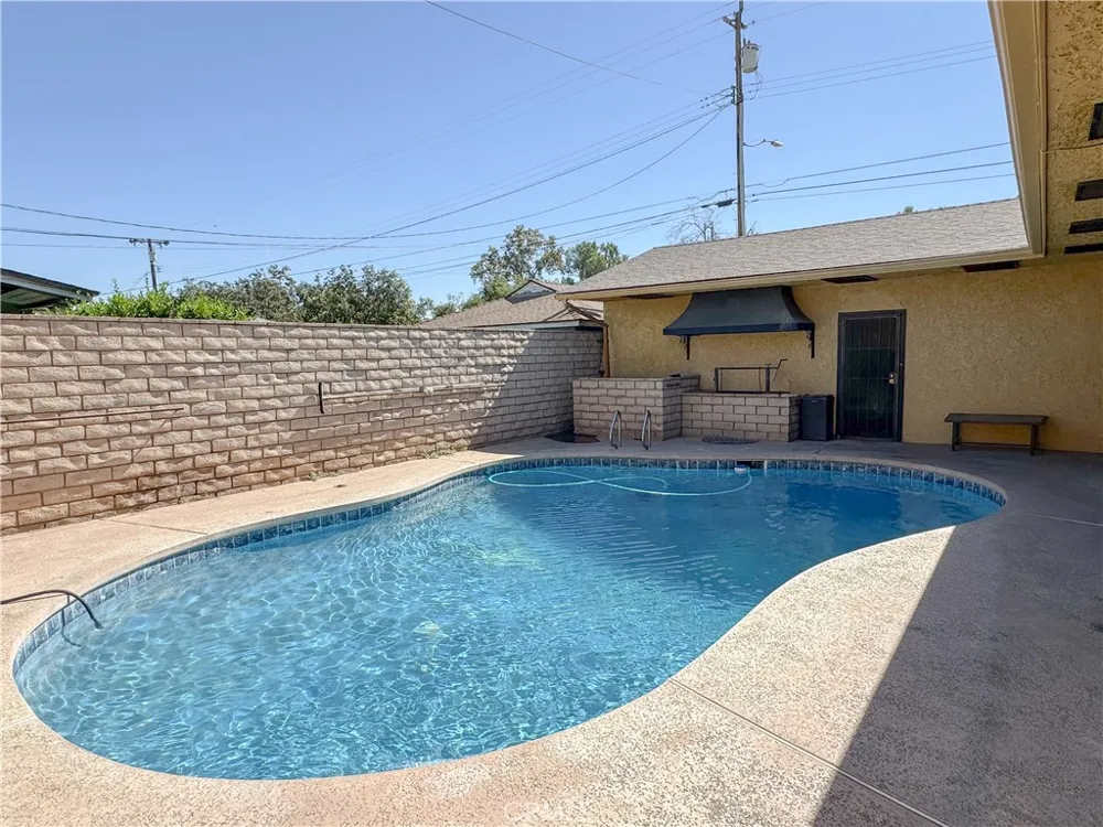 1504 El Toro Bakersfield, CA 93304