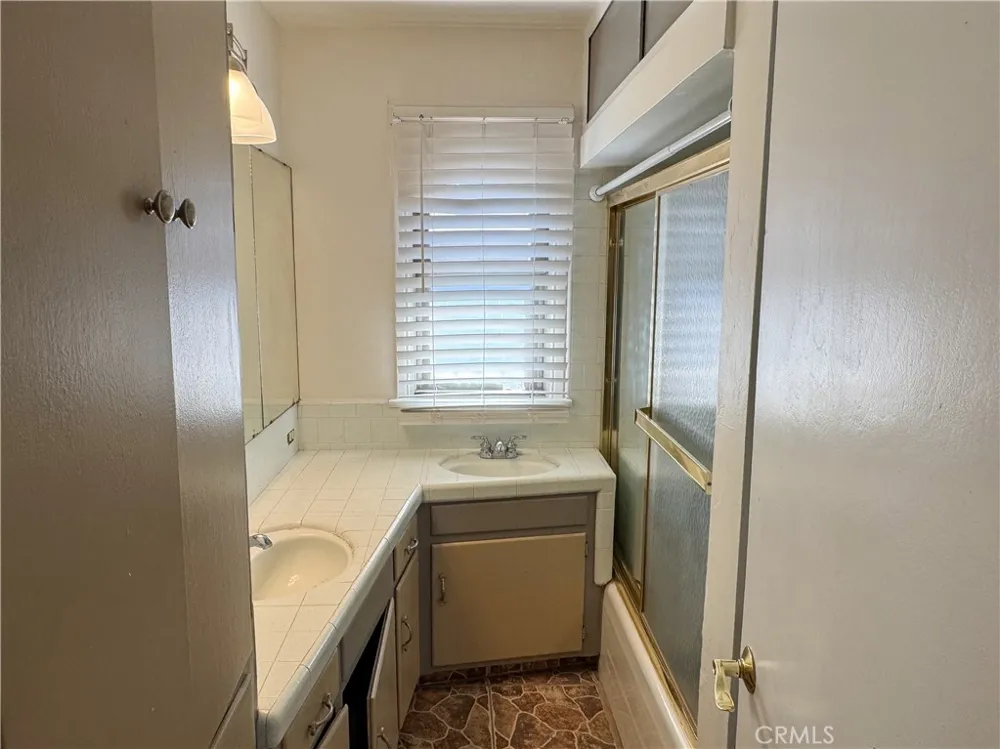 1504 El Toro Bakersfield, CA 93304