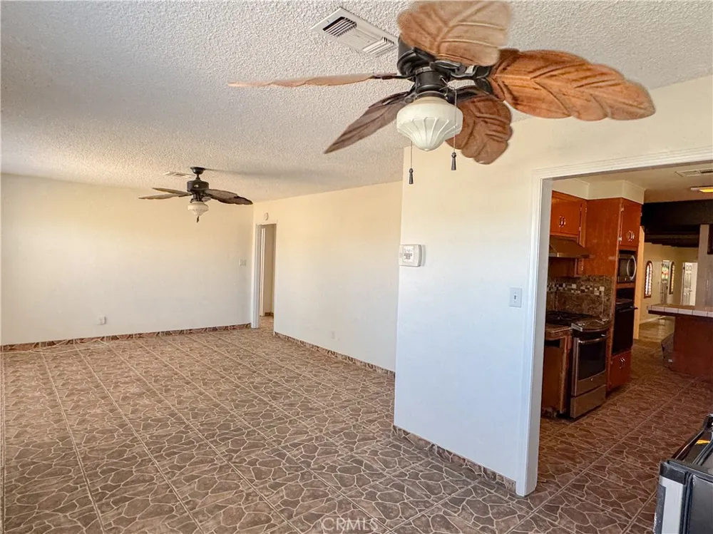 1504 El Toro Bakersfield, CA 93304