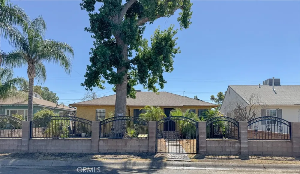 1504 El Toro Bakersfield, CA 93304