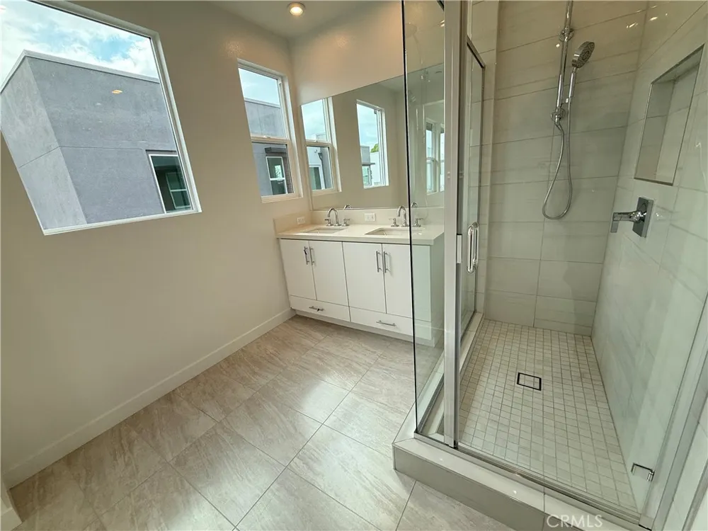 693 S Lyon Street Santa Ana, CA 92705