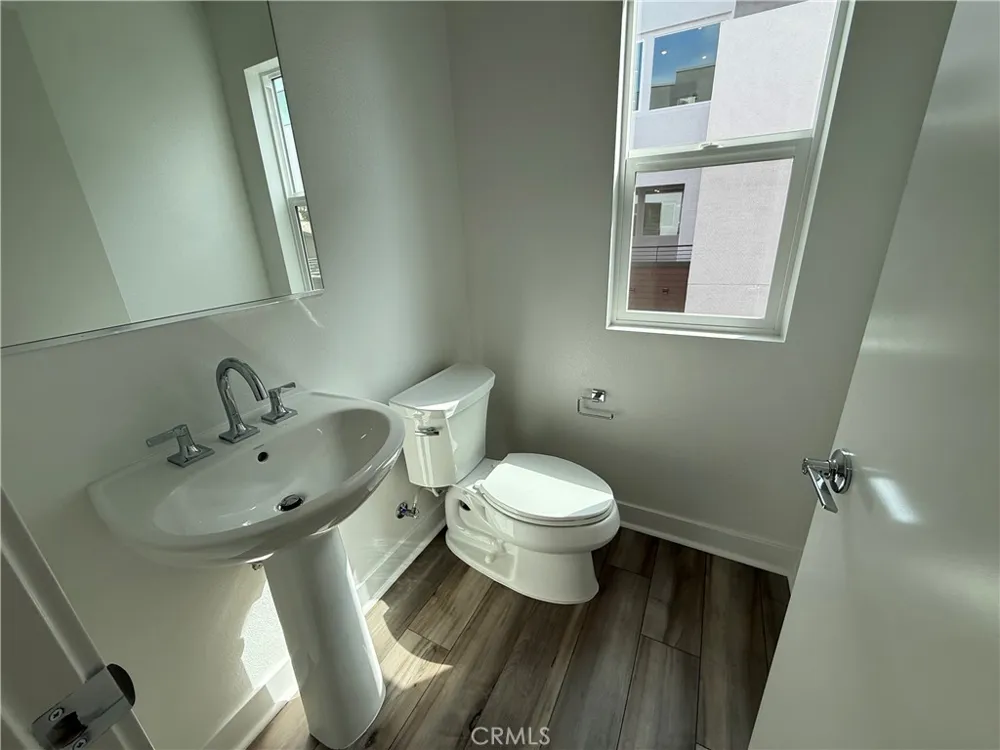 693 S Lyon Street Santa Ana, CA 92705