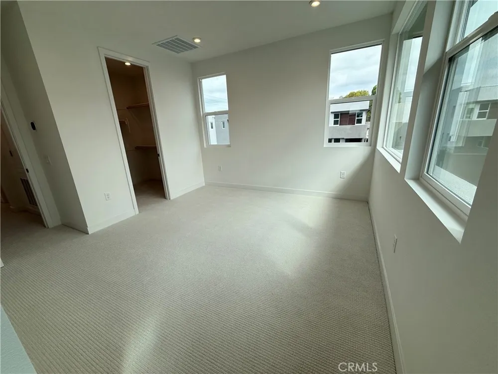 693 S Lyon Street Santa Ana, CA 92705