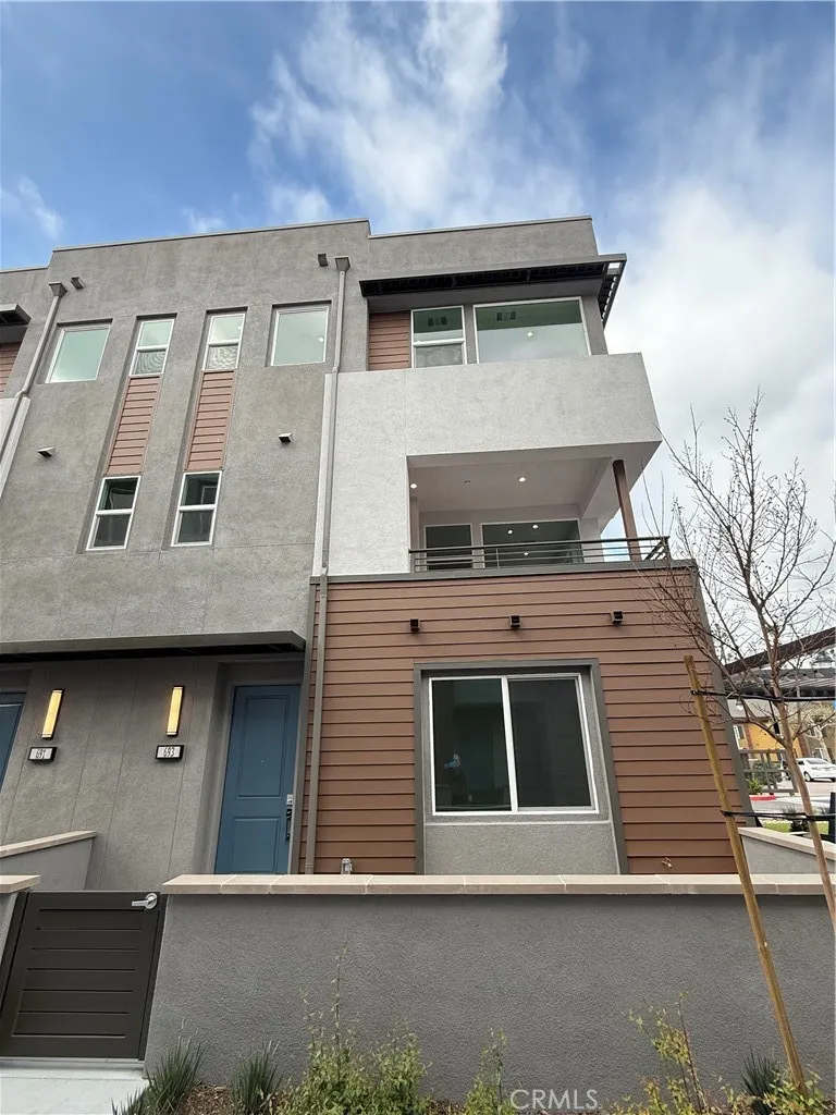 693 S Lyon Street Santa Ana, CA 92705