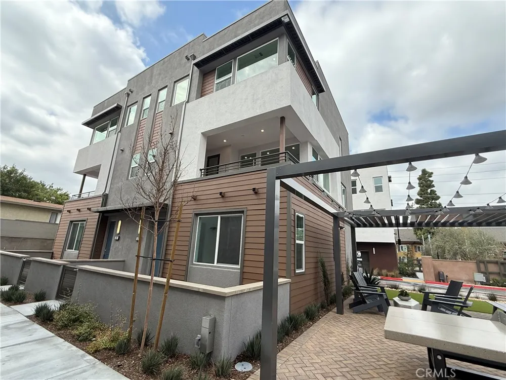 693 S Lyon Street Santa Ana, CA 92705