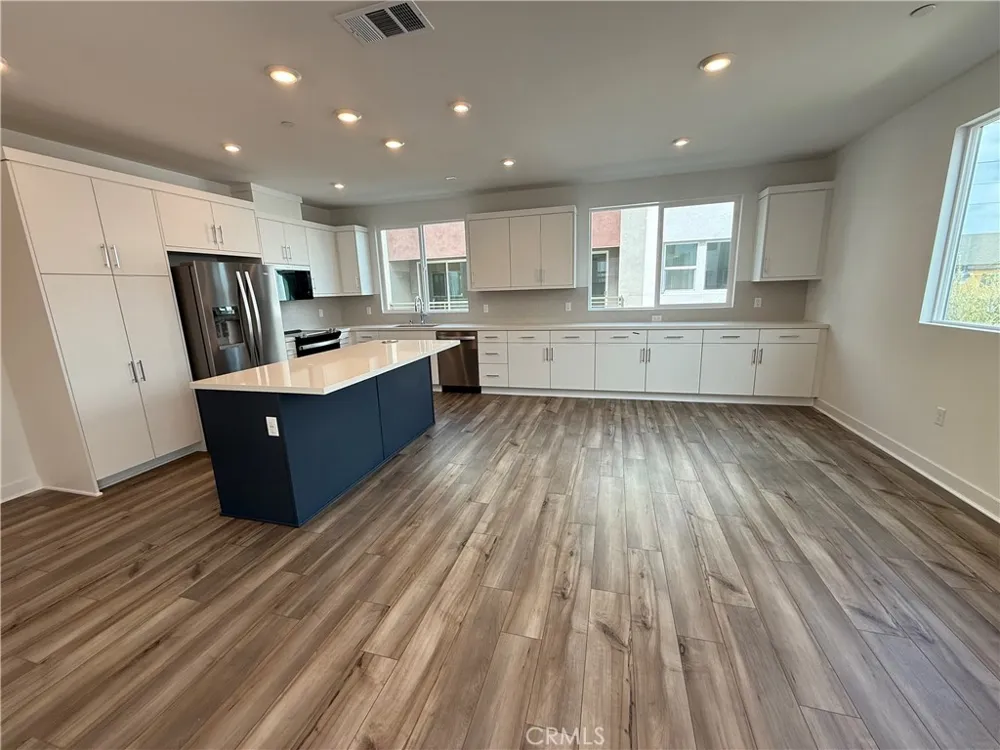 693 S Lyon Street Santa Ana, CA 92705