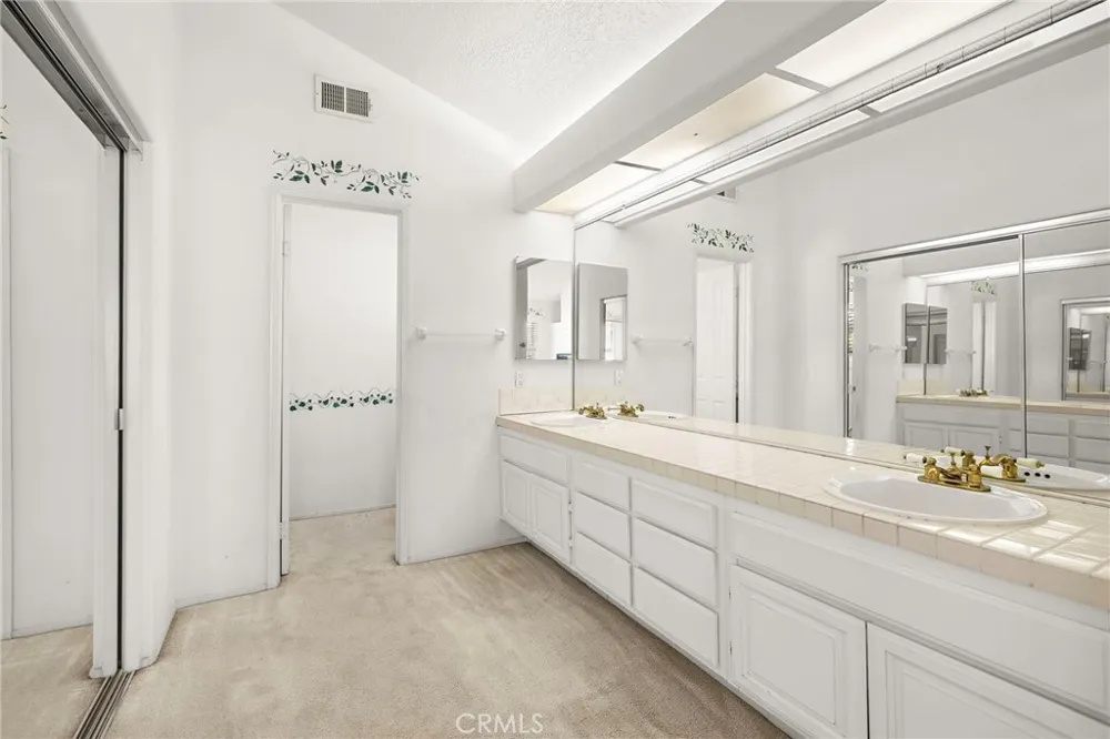 1012 Las Posas San Clemente, CA 92673