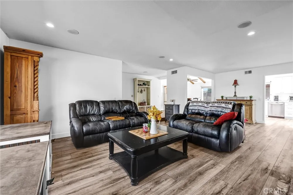 14442 Pinebrook Tustin, CA 92780