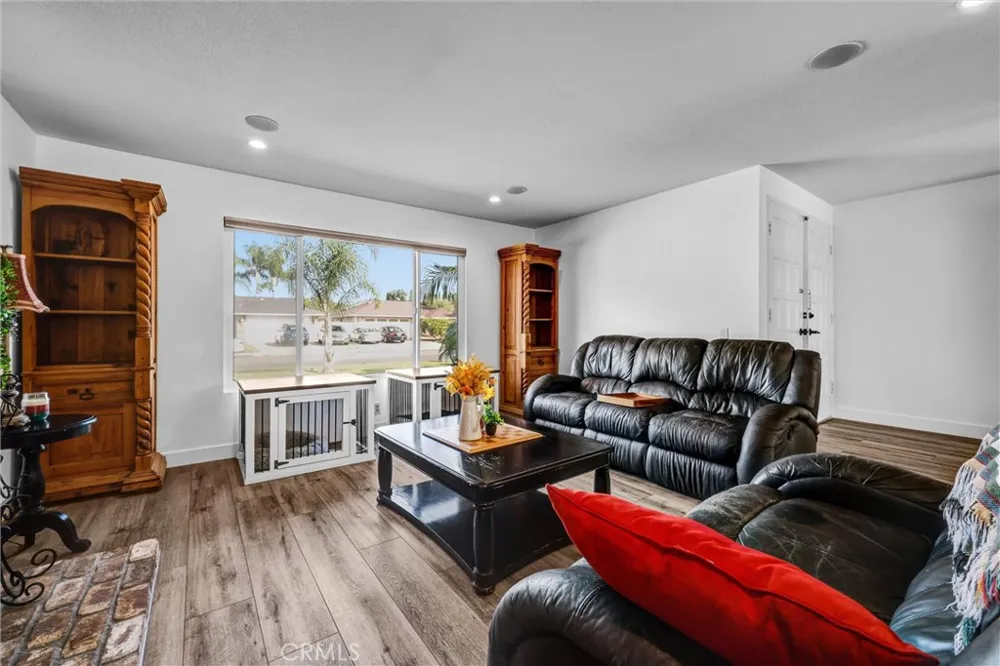 14442 Pinebrook Tustin, CA 92780