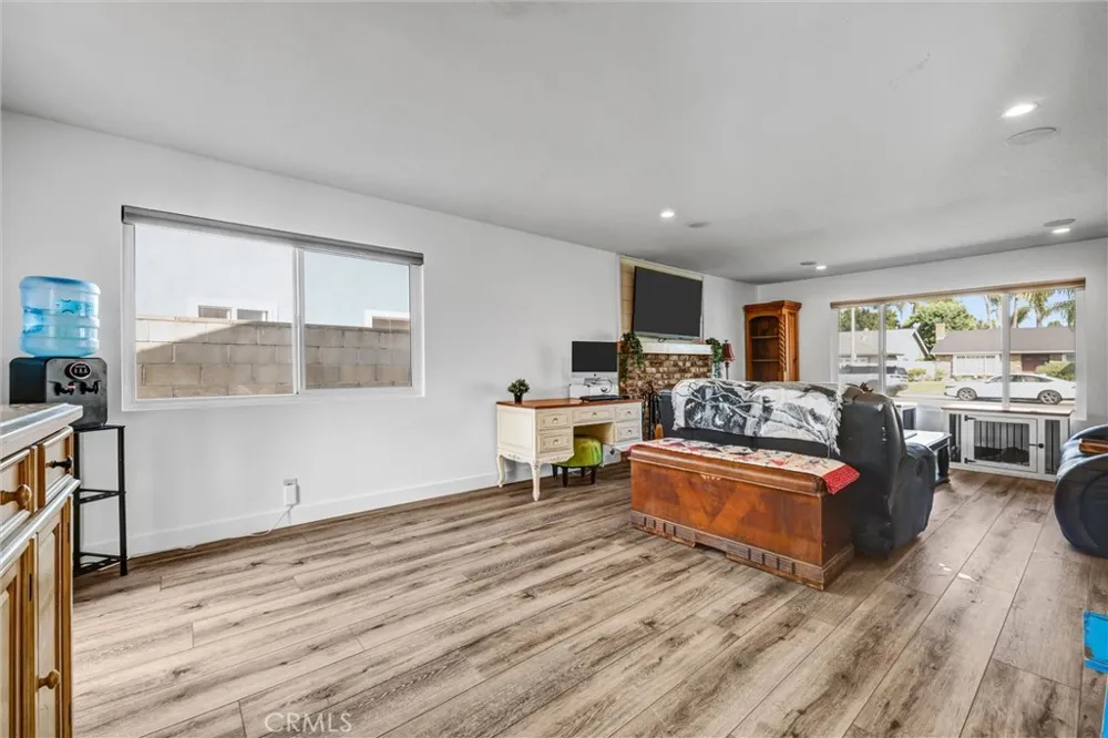14442 Pinebrook Tustin, CA 92780