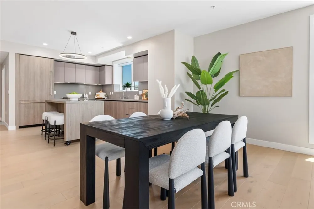 39 S Los Robles Avenue #6020 Pasadena, CA 91101
