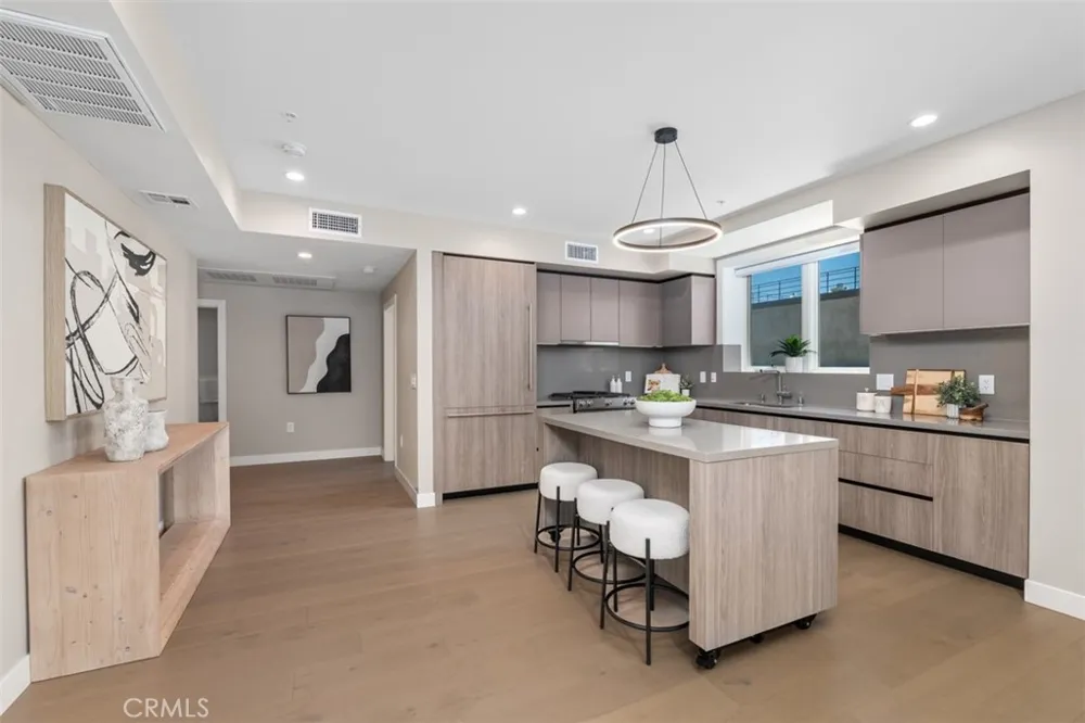 39 S Los Robles Avenue #6020 Pasadena, CA 91101