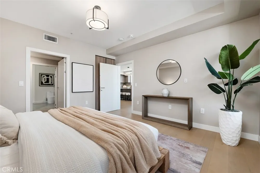 39 S Los Robles Avenue #6020 Pasadena, CA 91101