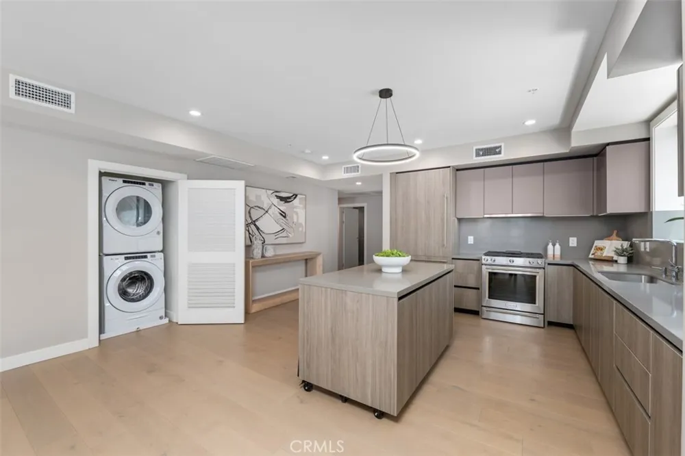 39 S Los Robles Avenue #6020 Pasadena, CA 91101