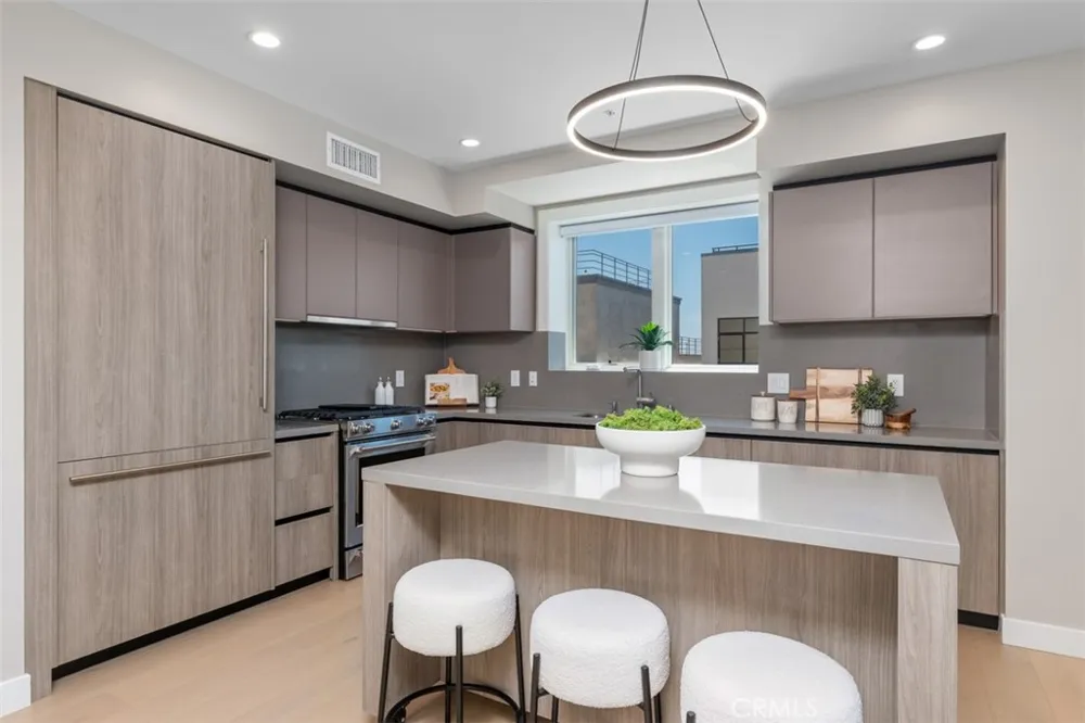 39 S Los Robles Avenue #6020 Pasadena, CA 91101