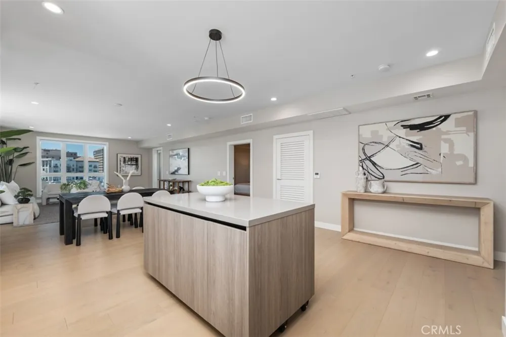 39 S Los Robles Avenue #6020 Pasadena, CA 91101