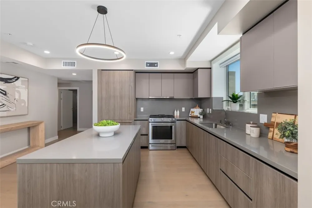 39 S Los Robles Avenue #6020 Pasadena, CA 91101