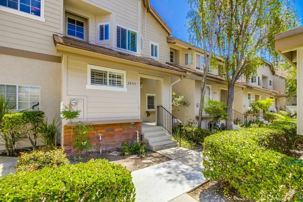 24351 Marquis Court #302 Laguna Hills, CA 92653