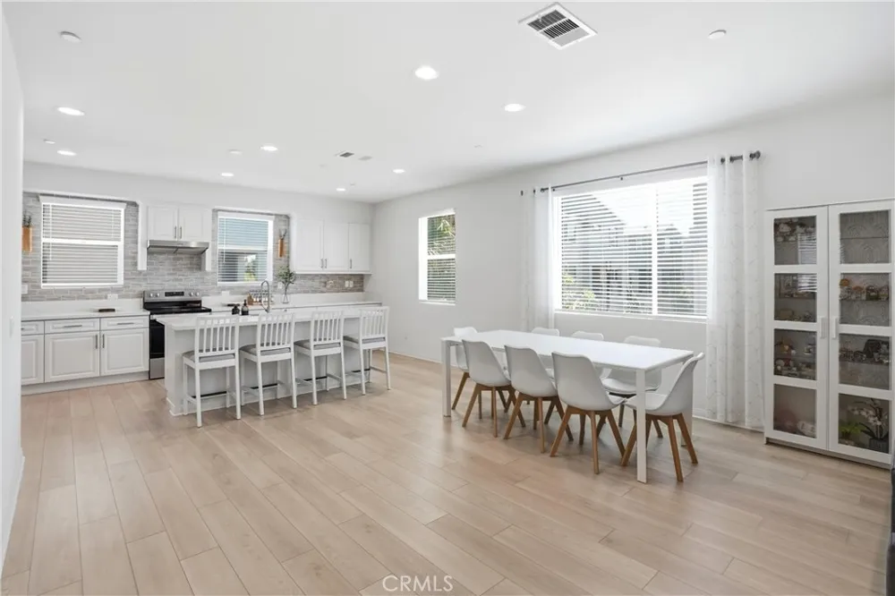 916 E 3RD ST Santa Ana, CA 92701